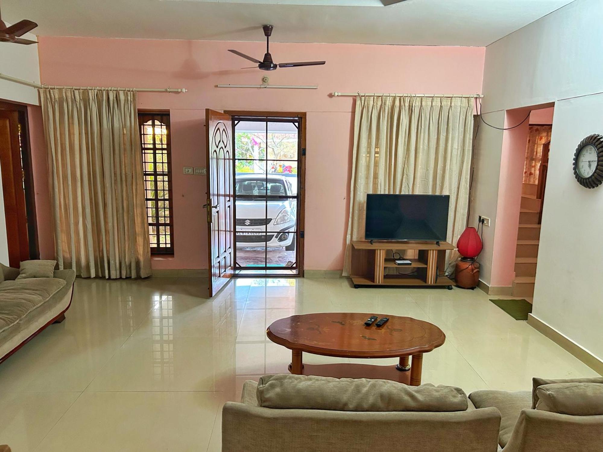 La Casa Trivandrum 4 Bhk Ac Luxury Villa At City Centre, Just 6 Kms To Airport Thiruvananthapuram Bagian luar foto