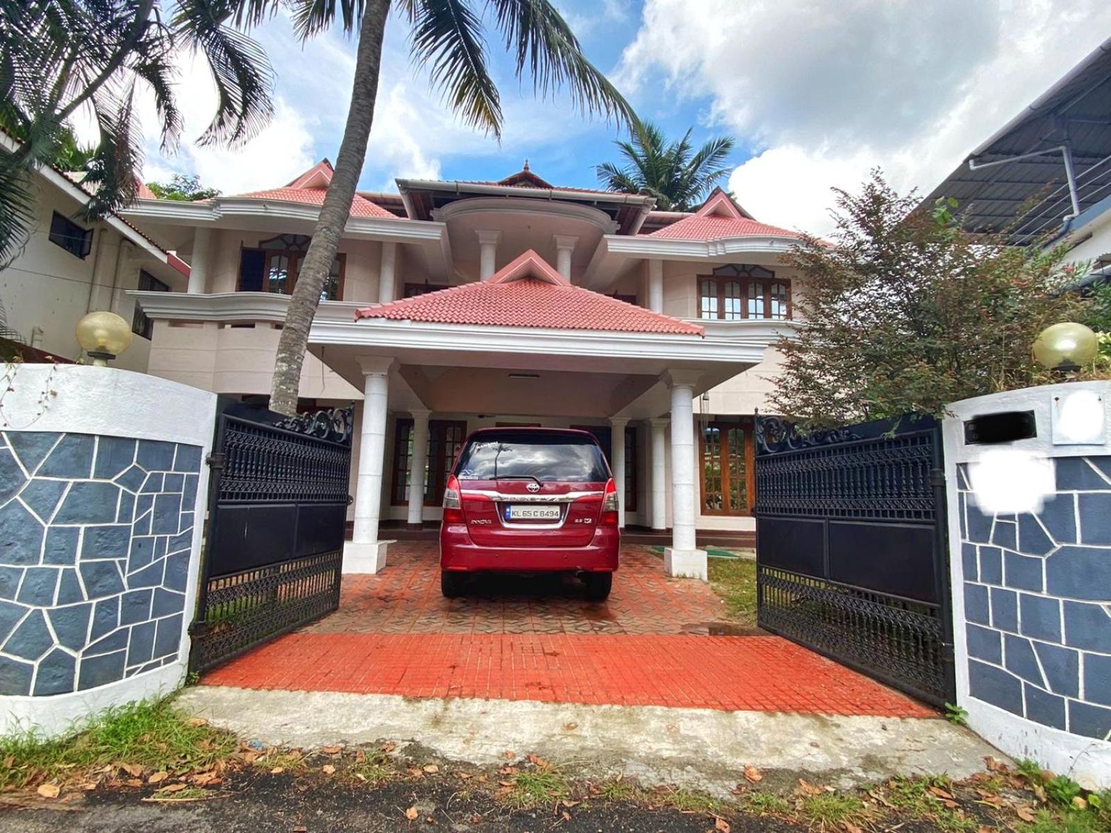 La Casa Trivandrum 4 Bhk Ac Luxury Villa At City Centre, Just 6 Kms To Airport Thiruvananthapuram Bagian luar foto