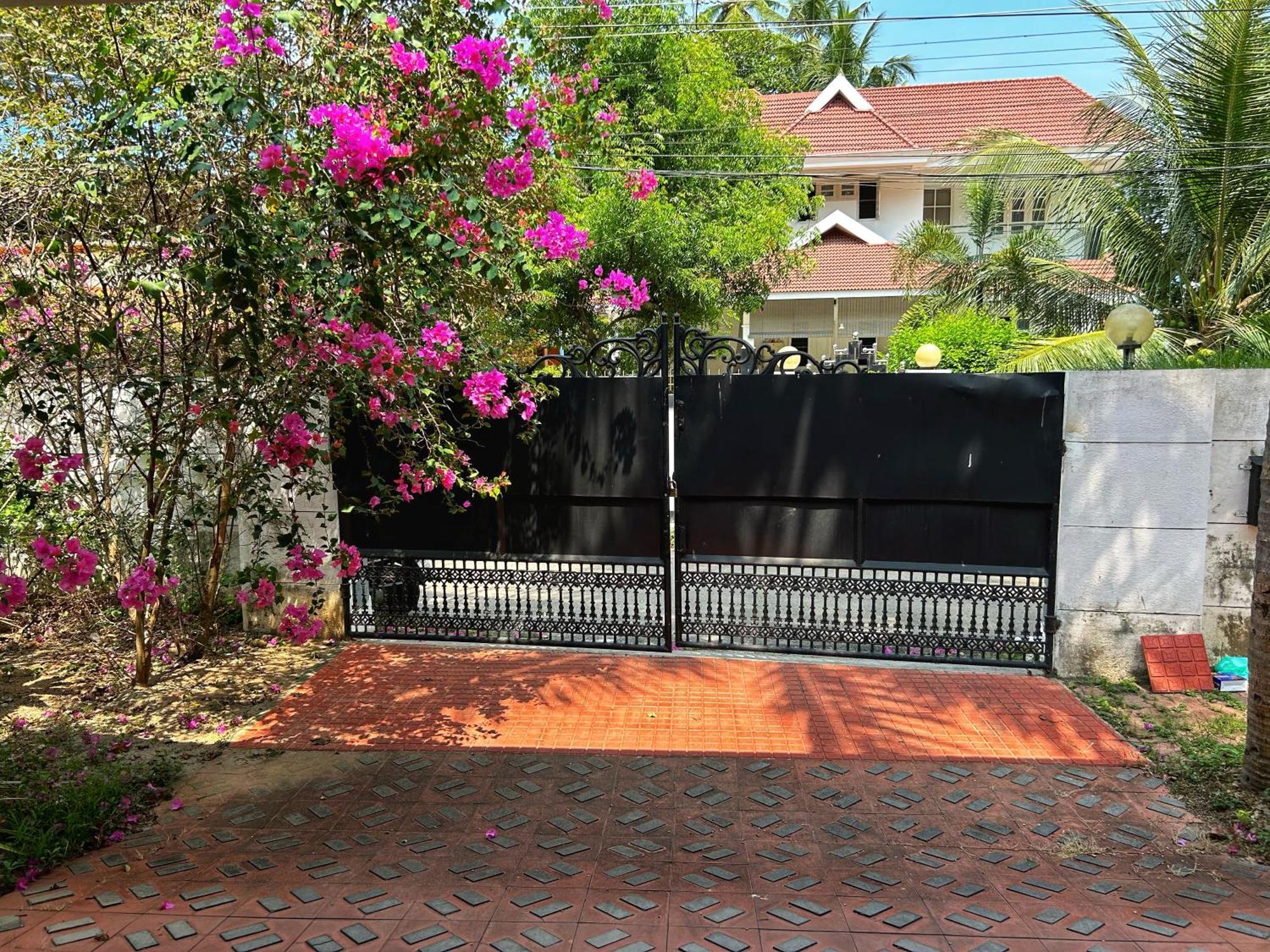 La Casa Trivandrum 4 Bhk Ac Luxury Villa At City Centre, Just 6 Kms To Airport Thiruvananthapuram Bagian luar foto
