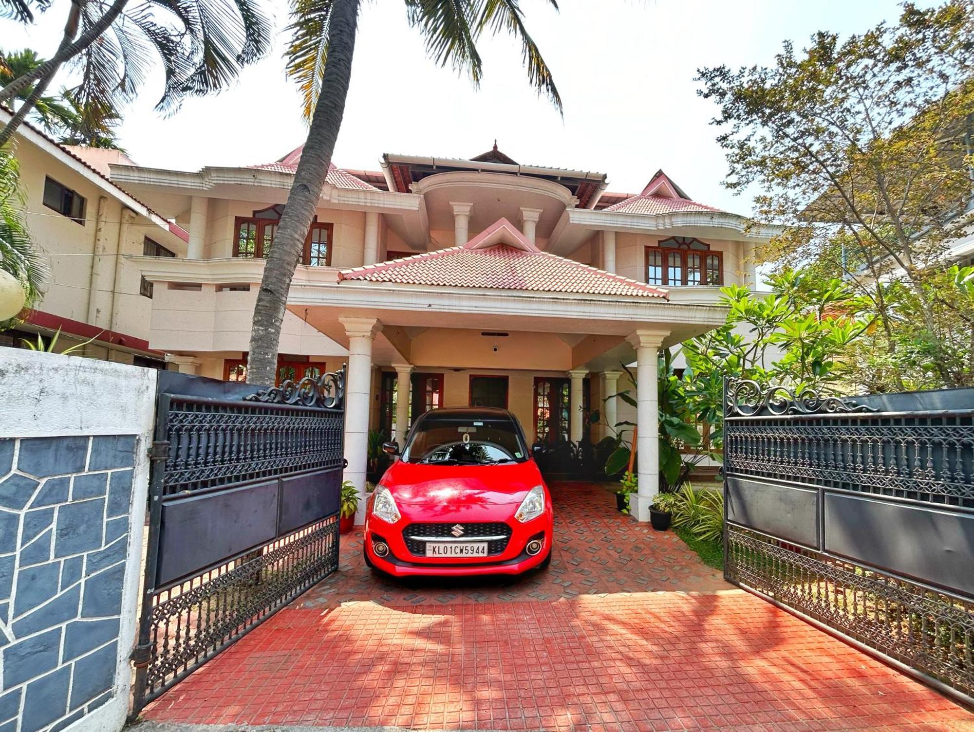 La Casa Trivandrum 4 Bhk Ac Luxury Villa At City Centre, Just 6 Kms To Airport Thiruvananthapuram Bagian luar foto